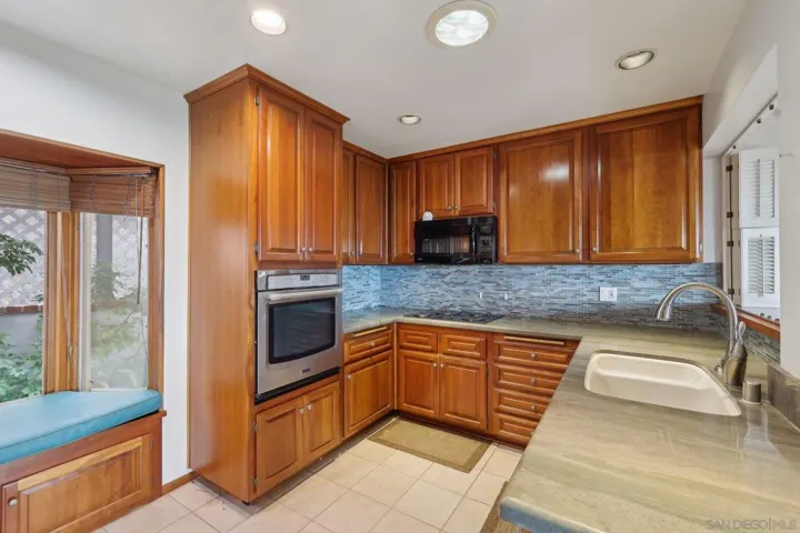7850 Torrey Lane, La Jolla, California 92037