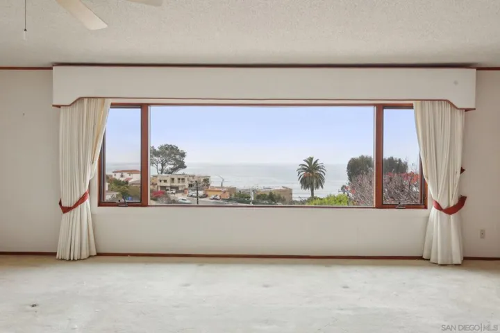 7850 Torrey Lane, La Jolla, California 92037
