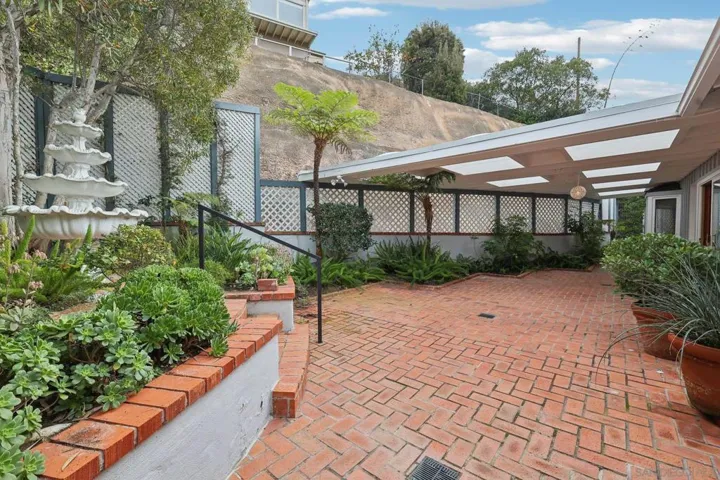 7850 Torrey Lane, La Jolla, California 92037
