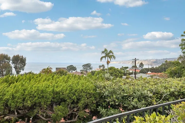 7850 Torrey Lane, La Jolla, California 92037