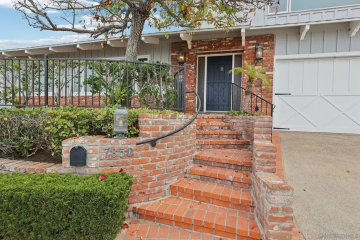 7850 Torrey Lane, La Jolla, California 92037