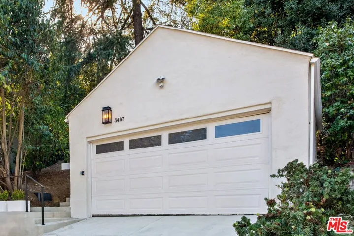 3487 Oak Glen Drive, Los Angeles, California 90068