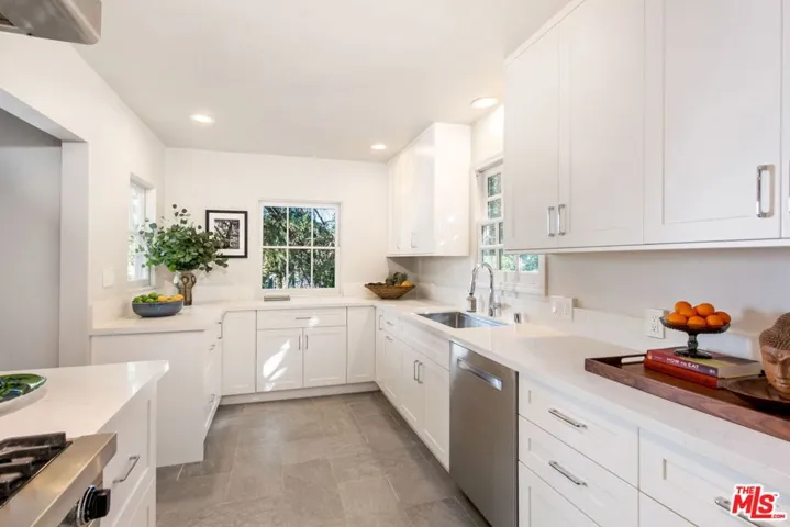3487 Oak Glen Drive, Los Angeles, California 90068