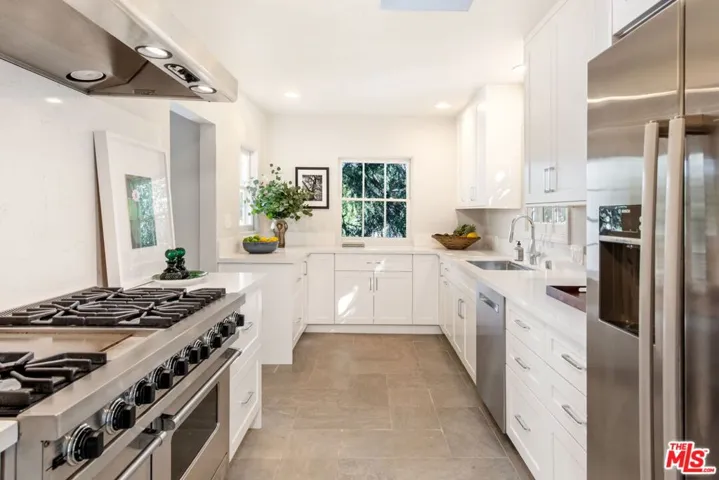 3487 Oak Glen Drive, Los Angeles, California 90068