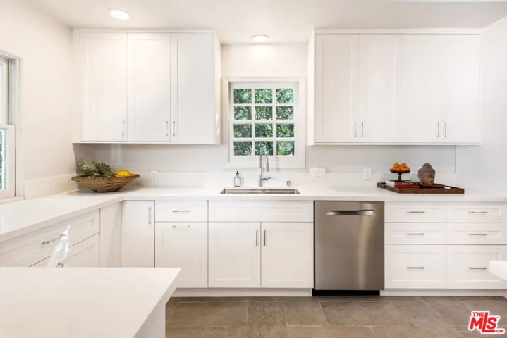 3487 Oak Glen Drive, Los Angeles, California 90068