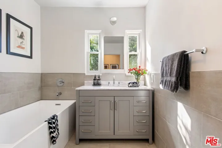 3487 Oak Glen Drive, Los Angeles, California 90068