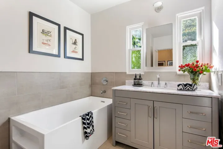3487 Oak Glen Drive, Los Angeles, California 90068