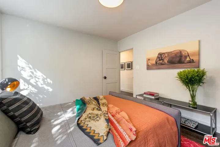 3487 Oak Glen Drive, Los Angeles, California 90068