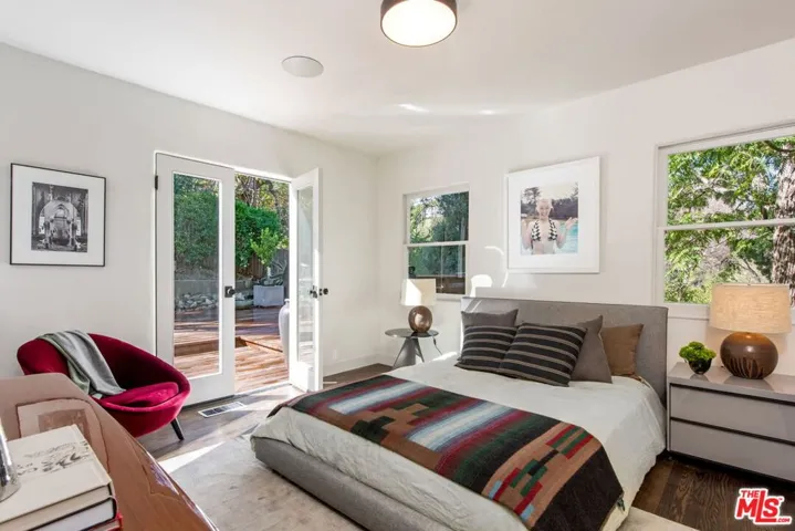 3487 Oak Glen Drive, Los Angeles, California 90068