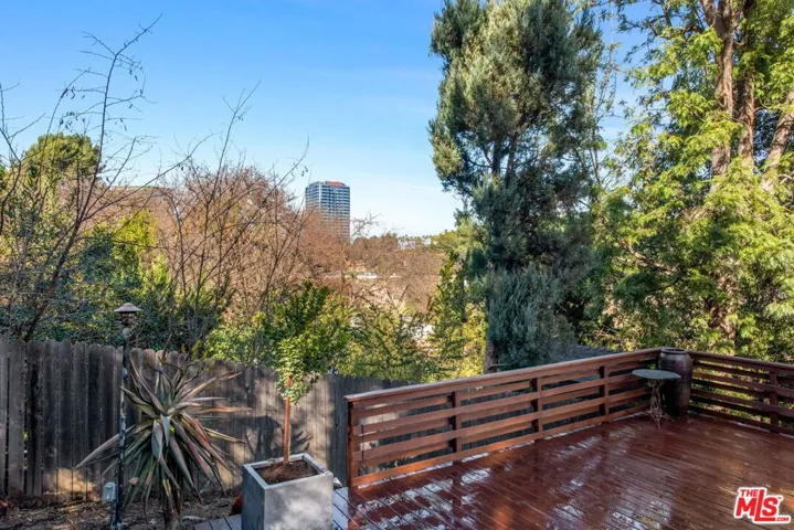 3487 Oak Glen Drive, Los Angeles, California 90068