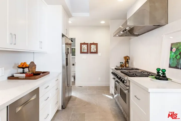 3487 Oak Glen Drive, Los Angeles, California 90068
