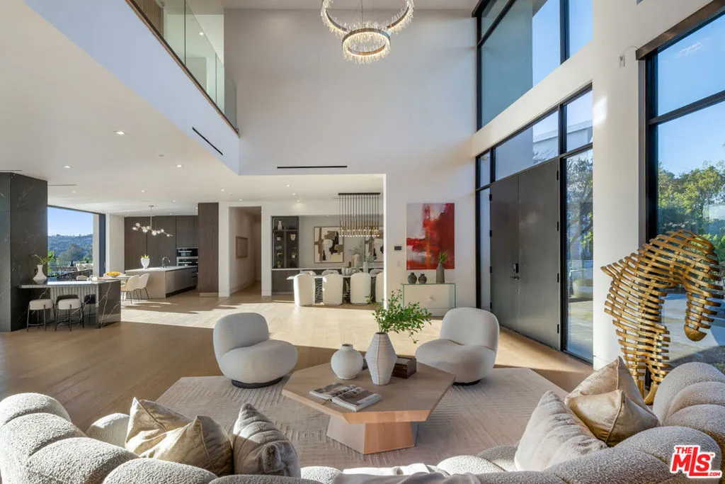 16110 Meadowview Drive, Encino, California 91436 home-pic-2