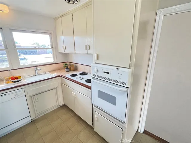 9611 Skylark Boulevard, Garden Grove, California 92841