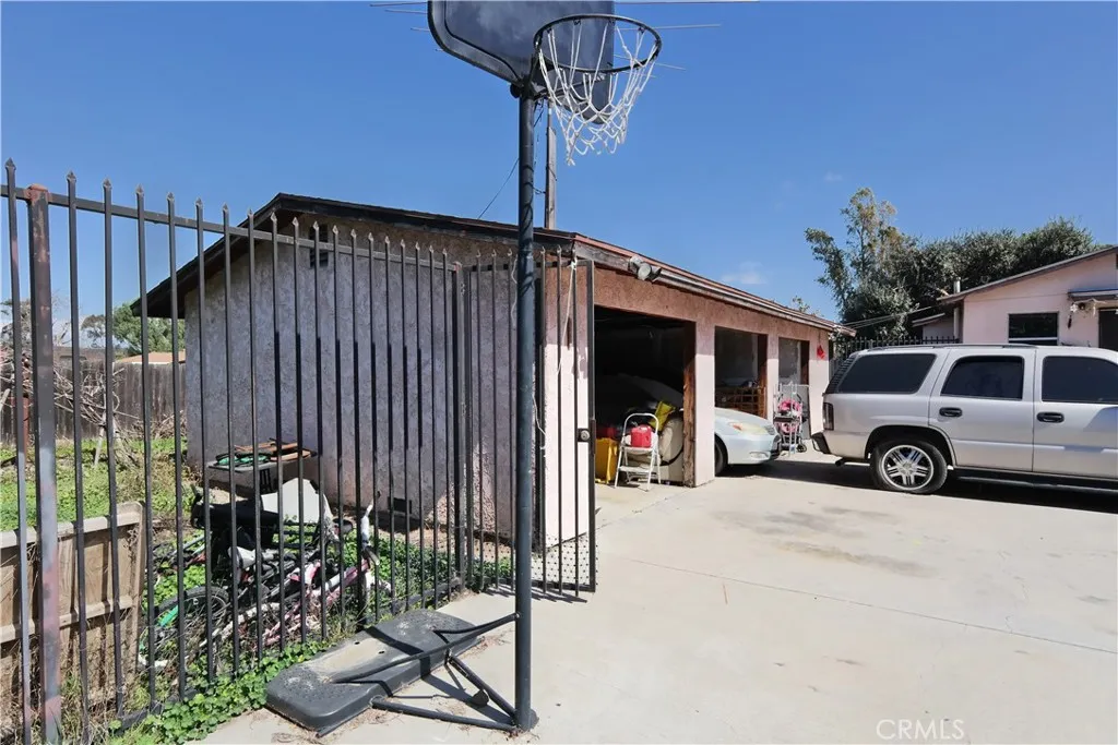 2147 E 119th Street, Los Angeles, California 90059 home-pic-10