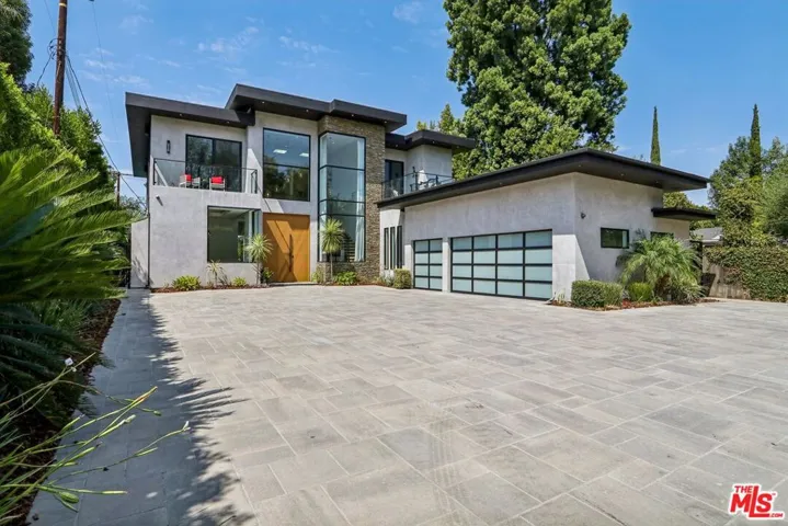 5301 Amestoy Avenue, Encino, California 91316