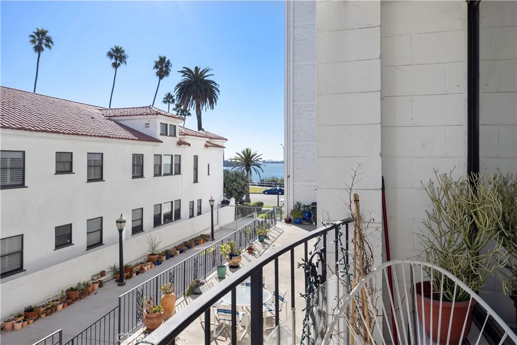2601 E Ocean Boulevard 208, Long Beach, California 90803 home-pic-18