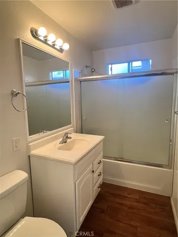 BATHROOM WITH SHOWER-TUB