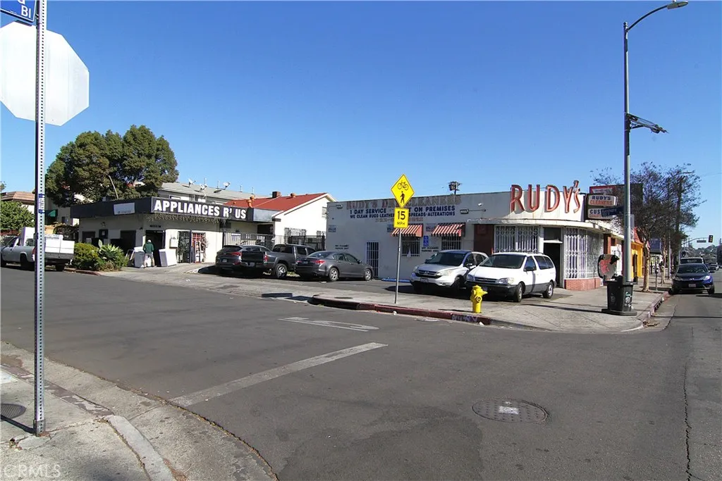 1108 N Kenmore Avenue, Los Angeles, California 90029 home-pic-1