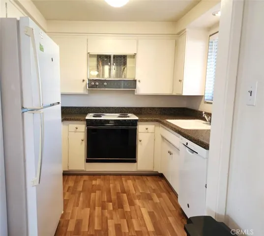 Kitchen w/Stainless Steel Warming Cabinet above the Stove