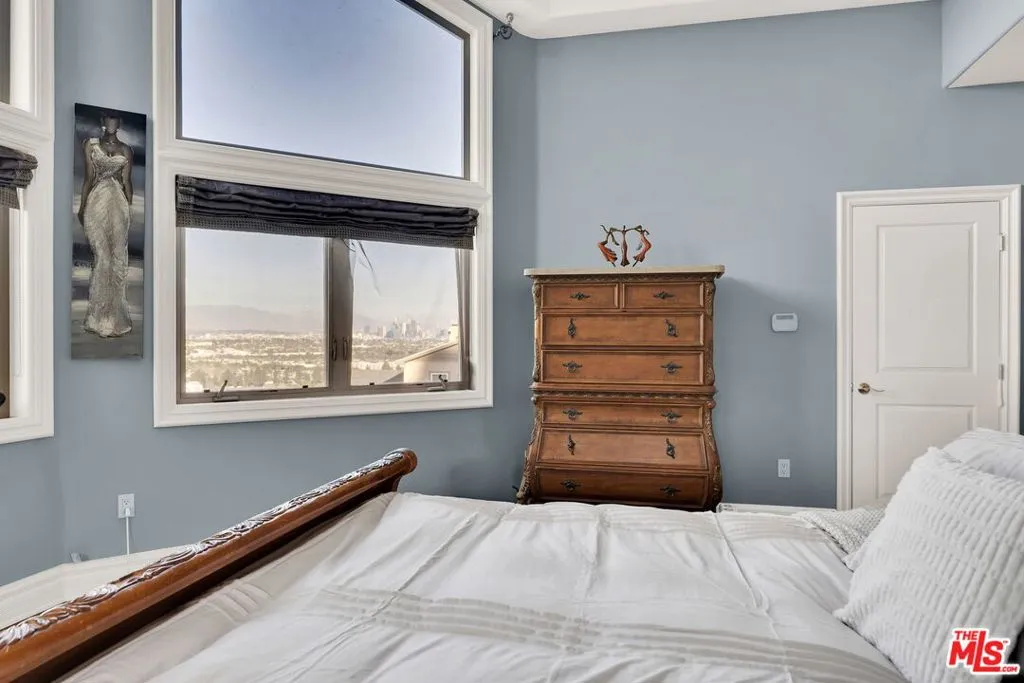 4212 Don Alanis Place, Los Angeles, California 90008 home-pic-14