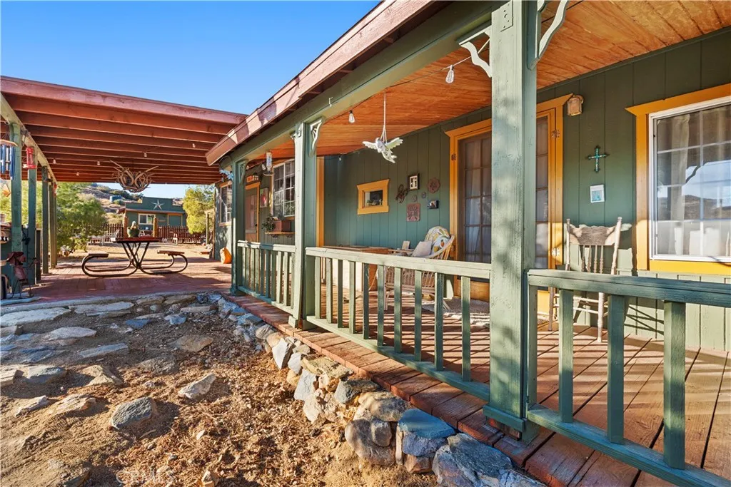 2860 Orange Trail, Pioneertown, California 92268 home-pic-9