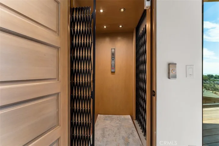 1074 Flamingo Road, Laguna Beach, California 92651