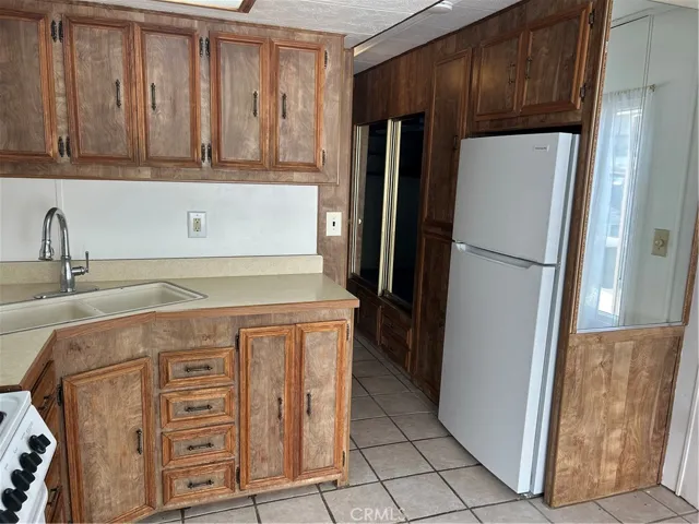 833 Grove Avenue, San Jacinto, California 92583