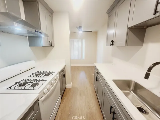 1100 W Porter Avenue 6, Fullerton, California 92833