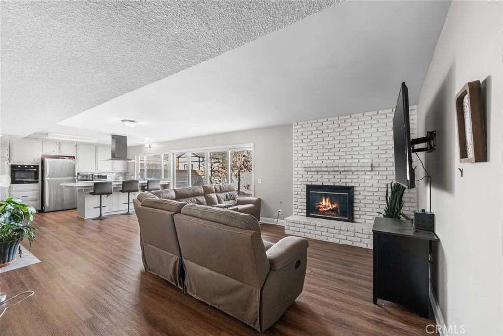 44028 Halcom Avenue, Lancaster, California 93536 home-pic-11