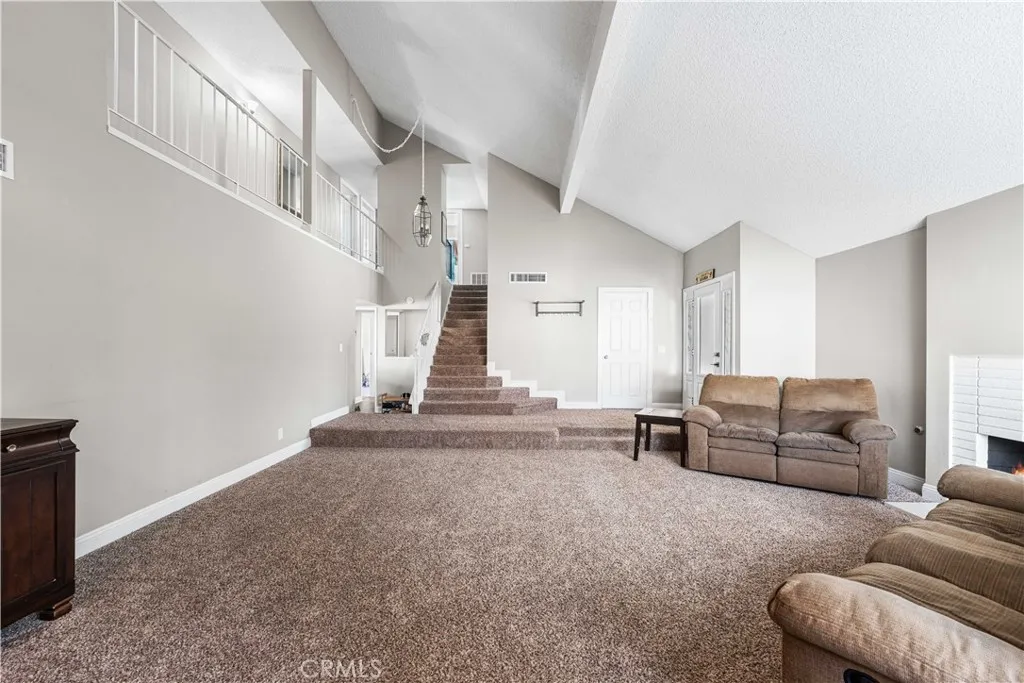 44028 Halcom Avenue, Lancaster, California 93536 home-pic-4