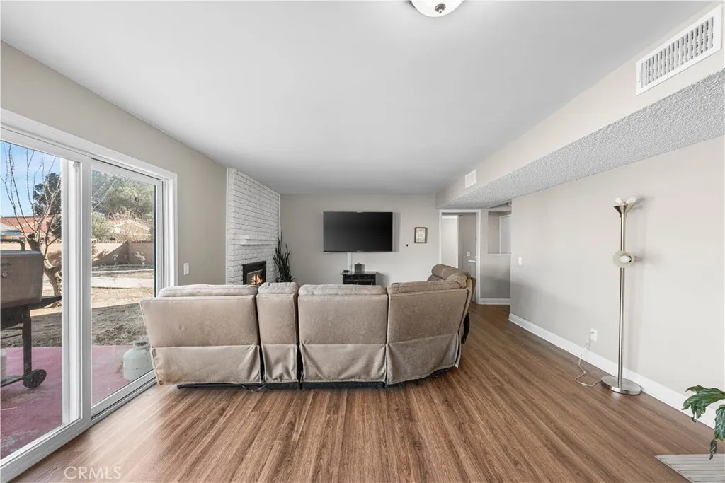 44028 Halcom Avenue, Lancaster, California 93536 home-pic-13
