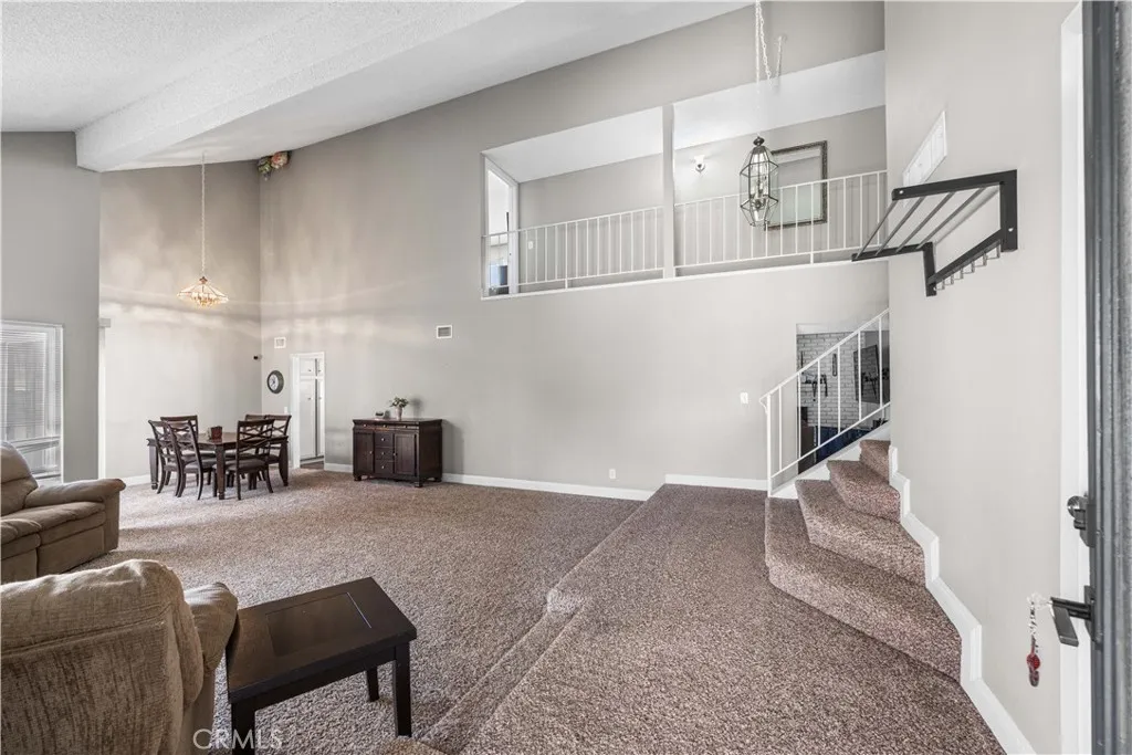 44028 Halcom Avenue, Lancaster, California 93536 home-pic-2