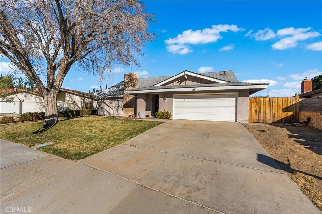 44028 Halcom Avenue, Lancaster, California 93536 home-pic-1