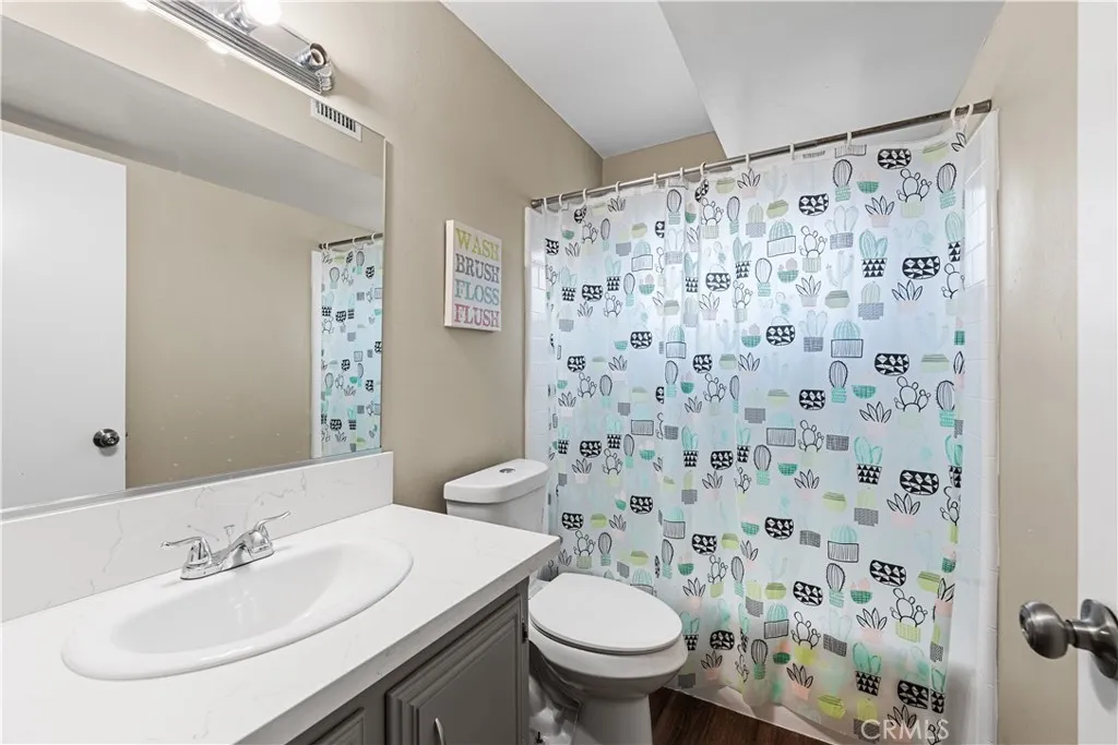 44028 Halcom Avenue, Lancaster, California 93536 home-pic-17