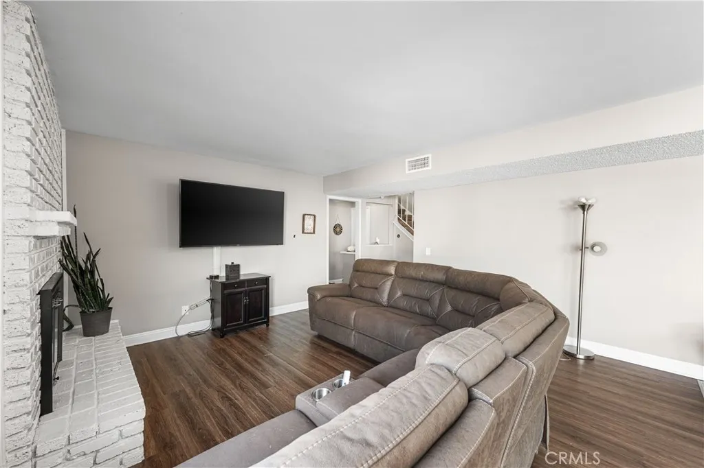 44028 Halcom Avenue, Lancaster, California 93536 home-pic-12