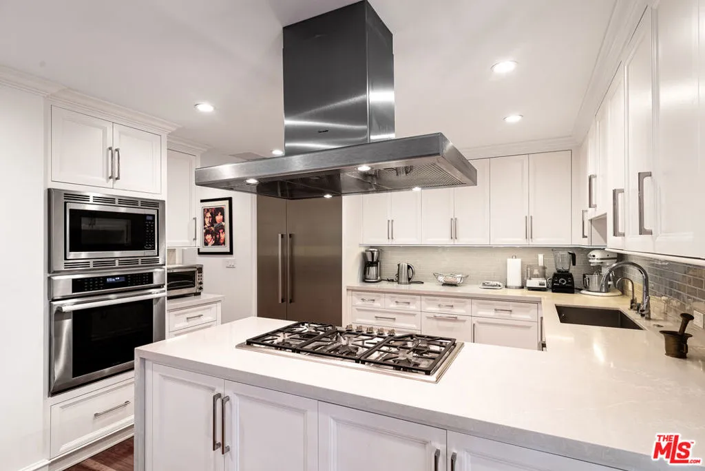 415 S Spalding Drive 102, Beverly Hills, California 90212 home-pic-5