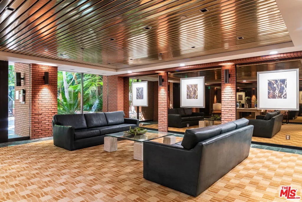 415 S Spalding Drive 102, Beverly Hills, California 90212 home-pic-14