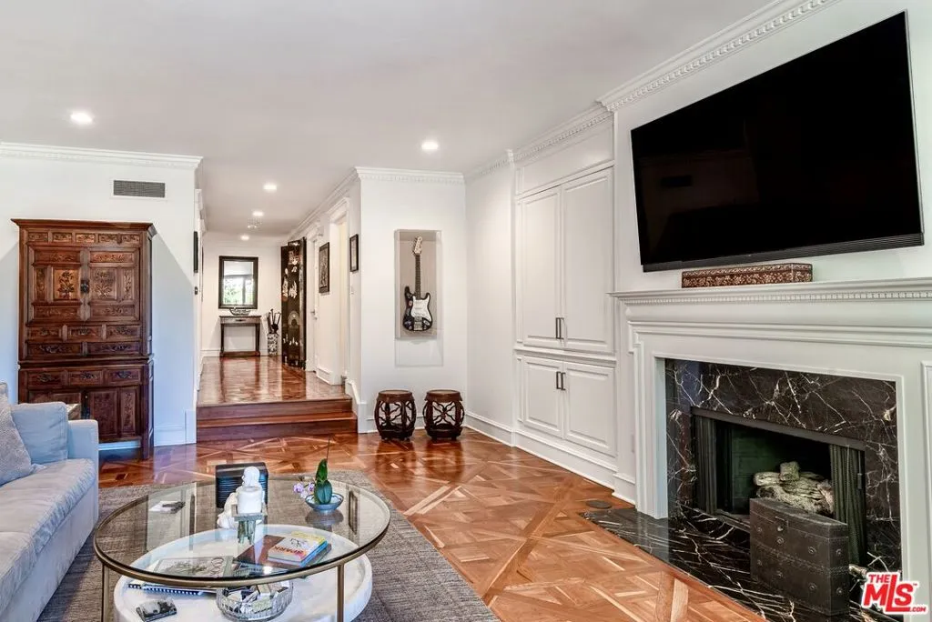 415 S Spalding Drive 102, Beverly Hills, California 90212 home-pic-0