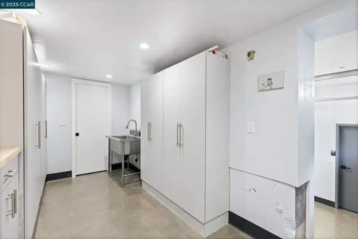 100 Moraga Way, Orinda, California 94563-1234