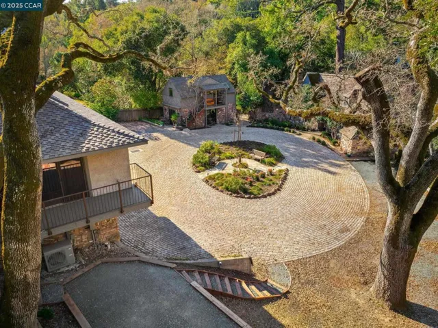 100 Moraga Way, Orinda, California 94563-1234