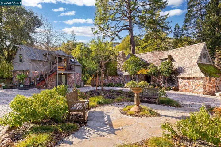 100 Moraga Way, Orinda, California 94563-1234
