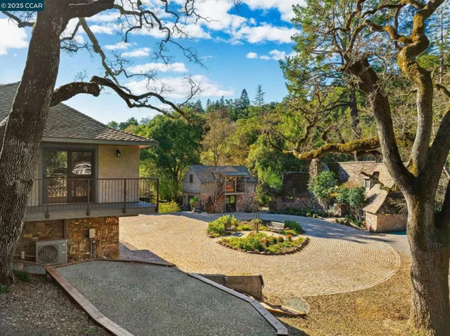 100 Moraga Way, Orinda, California 94563-1234