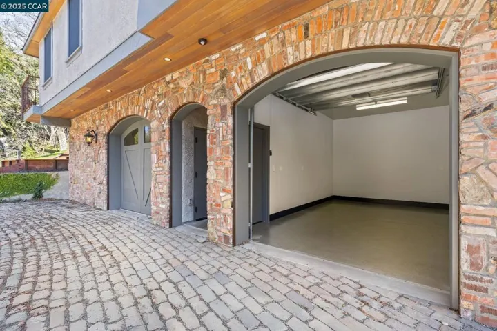 100 Moraga Way, Orinda, California 94563-1234
