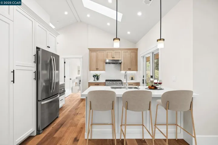 100 Moraga Way, Orinda, California 94563-1234