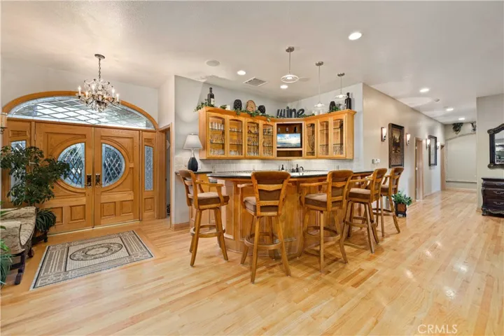 Full Wet Bar Seats 6