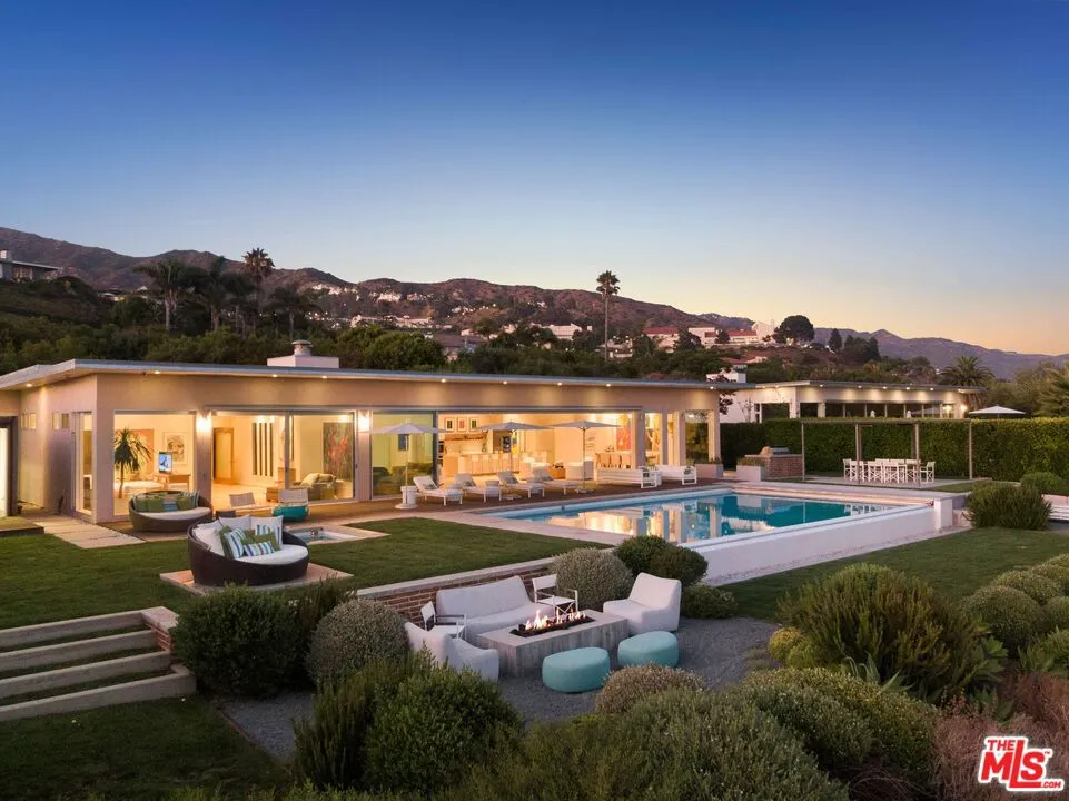 24685 Pacific Coast Highway, Malibu, California 90265, 4 Bedrooms Bedrooms, ,6 BathroomsBathrooms,Residential,For Sale,Pacific Coast,25484869