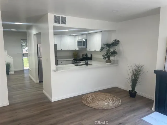 OPEN CLEAN, MODERN LAYOUT