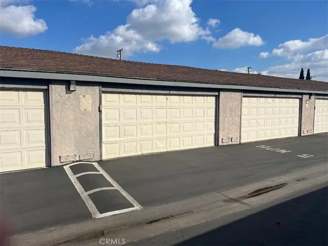 2 CAR GARAGE
