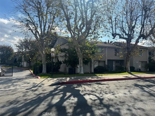 CONDO LOCATED AS A END UNIT