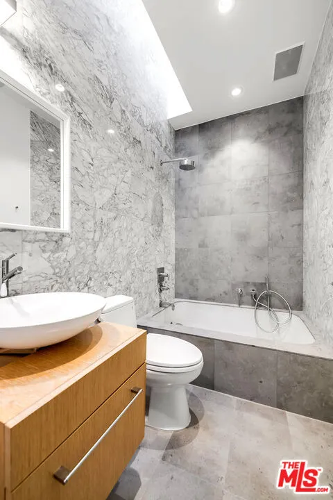 2241 Bowmont Drive, Beverly Hills, California 90210 home-pic-34